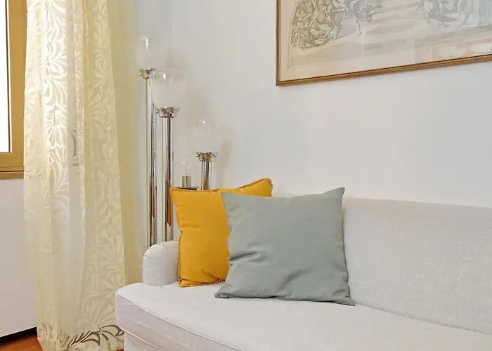 Warm, Cozy Near The Colosseum Apartment Rom