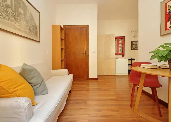 Warm, Cozy Near The Colosseum